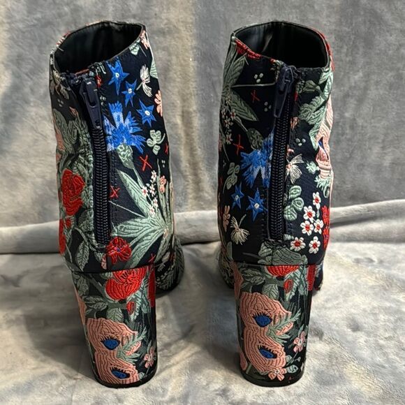 Metaphor Flora Ankle Boots - Picture 3 of 7